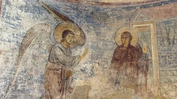 Пам'ятка 1850-х на Подолі: 170-річна садиба, але табличка не на тій будівлі Мозаїка Благовіщення ХІ століття на стовпах тріумфальної арки Софійського собору в Києві