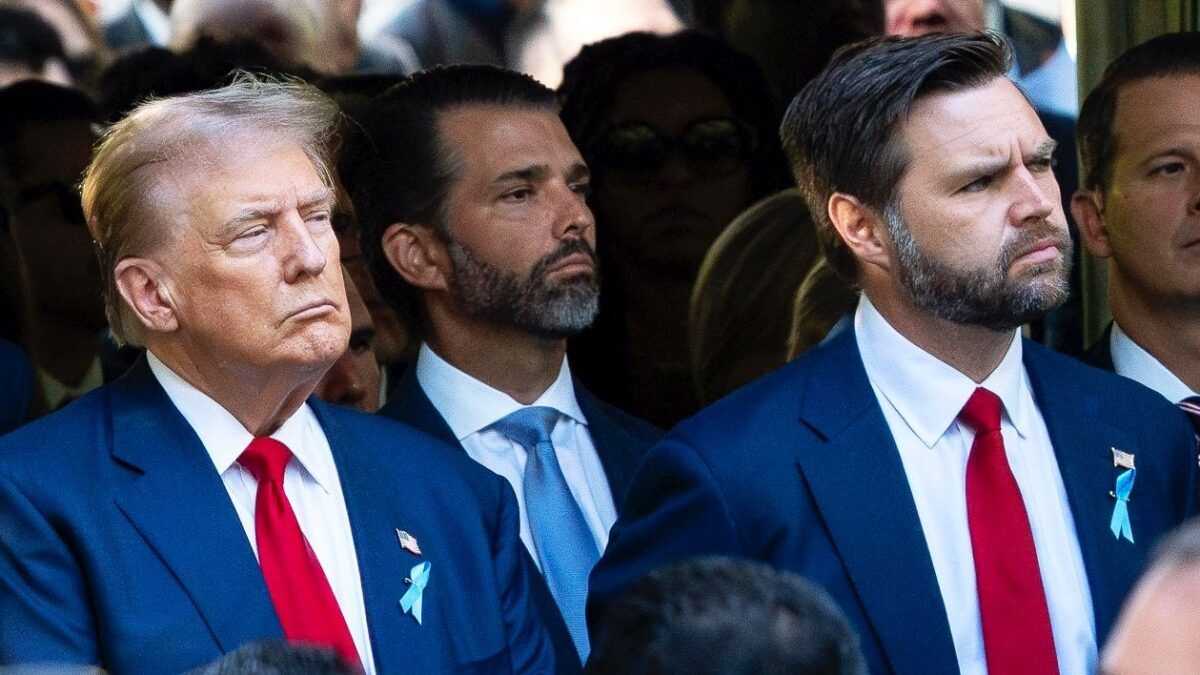 Newsweek: Союзник Трампа розкритикував Джей-Ді Венса за слова про Україну Дональд Трамп і Джей Ді Венс