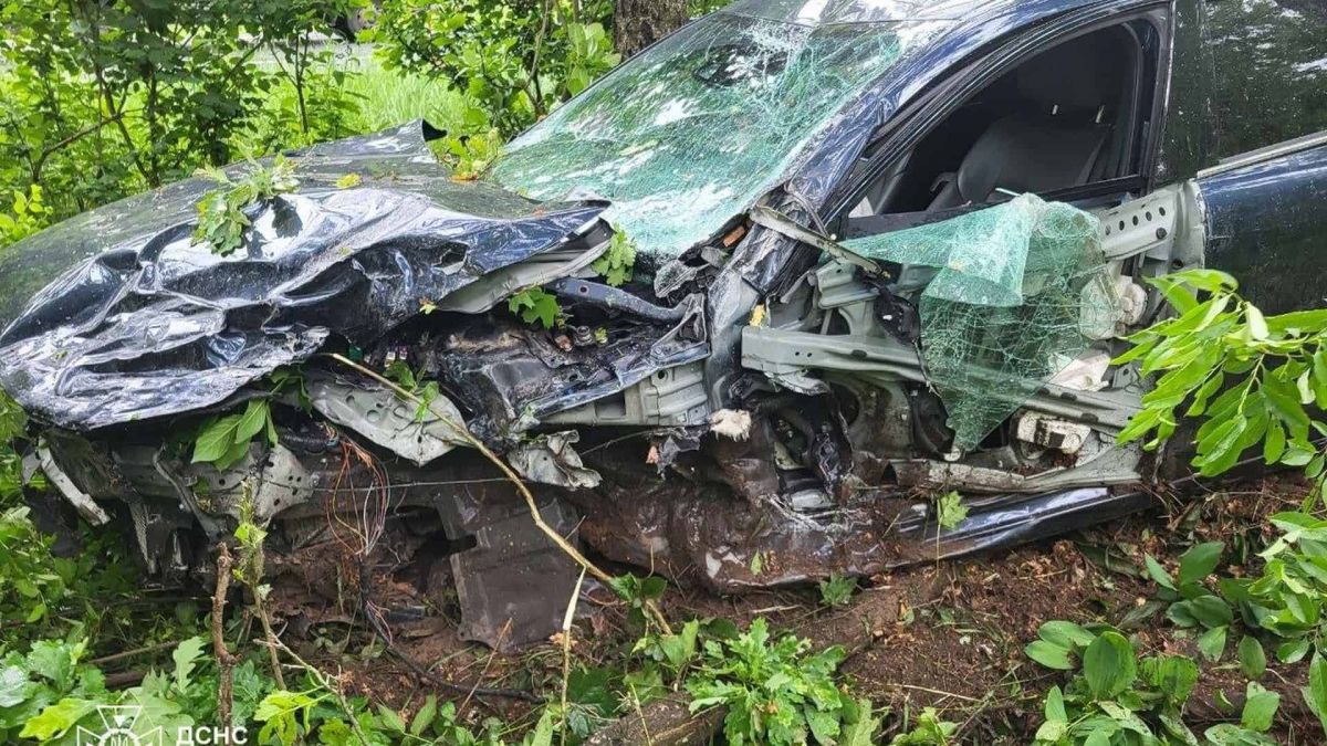 ДТП на Гостомельському шосе: загинула водійка, постраждала пасажирка ДТП на Гостомельському шосе: загинула водійка, постраждала пасажирка