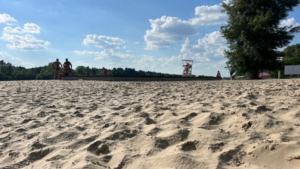 Чисті, але закриті: на яких пляжах Києва вода відповідає нормам Чисті, але закриті: на яких пляжах Києва вода відповідає нормам