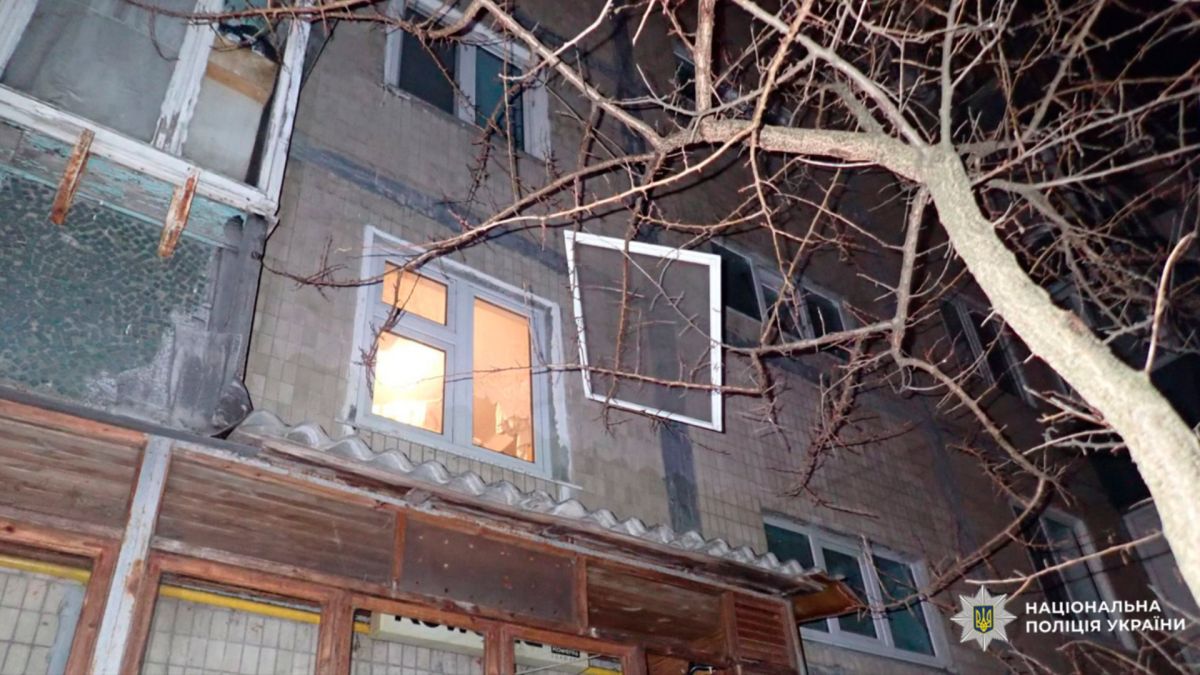 У Києві два грабіжника залізли у вікно пенсіонерки і погрожували ножем Поліцейські Києва затримали двох підозрюваних у розбійному нападі на 79-річну пенсіонерку у Святошинському районі