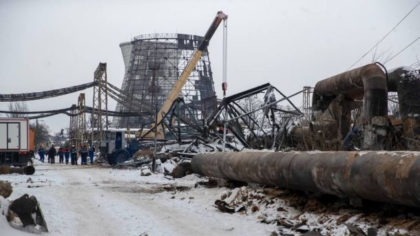 Українська компанія безоплатно протезує постраждалих від війни біонічними руками Зруйнована територія Дарницької ТЕЦ після російських обстрілів: пошкоджена градирня, зламані металоконструкції та труби