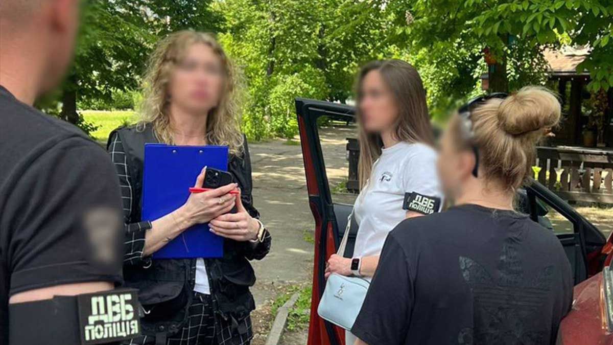 Судитимуть шахрайку, яка за $4000 обіцяла «зняття з розшуку» військовозобов’язаного Судитимуть шахрайку, яка за $4000 обіцяла «зняття з розшуку» військовозобов’язаного