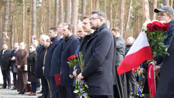 До 212-річчя Шевченка: як Кобзар надихав Майдан і що зберіг музей Українська та польська делегації вшановують жертв Катинського розстрілу у заповіднику Биківнянські могили