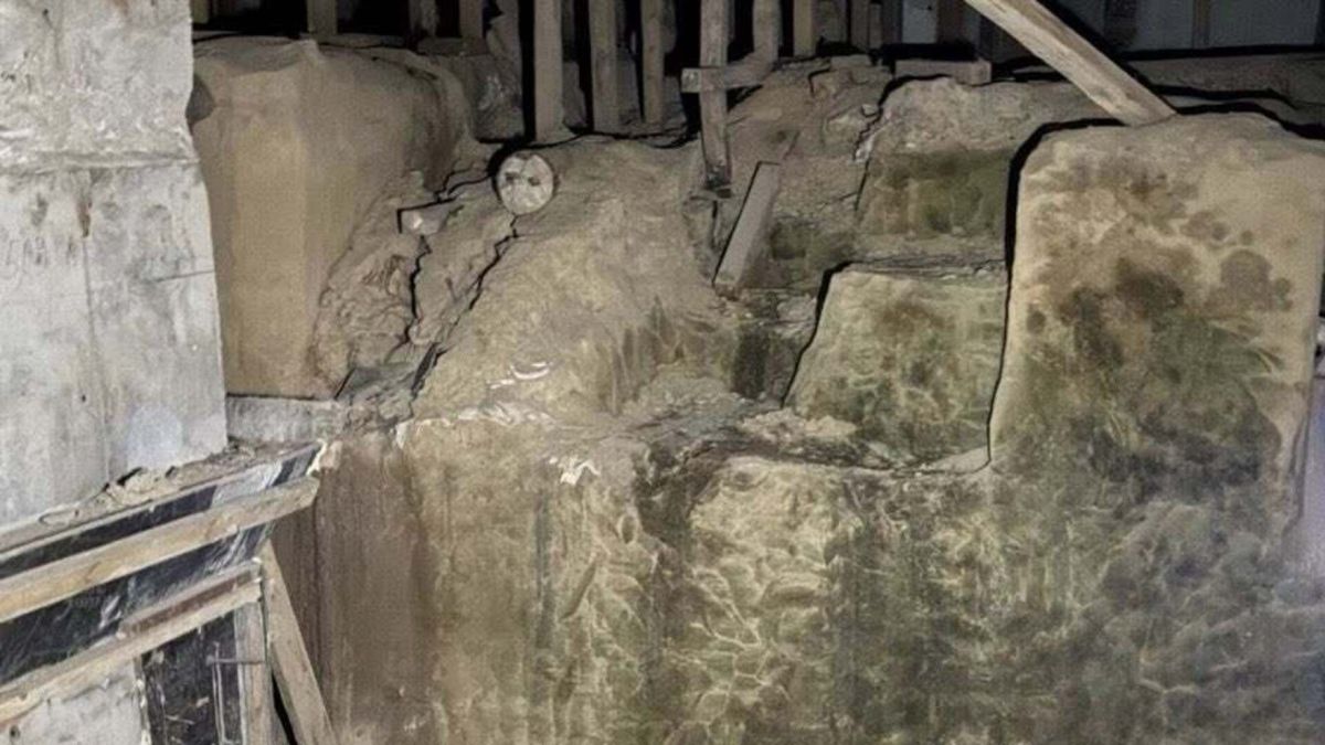 Ярославів Вал: руйнували будинок 1877 року — знайшли мури Русі Залишки великого муру часів України-Русі, знайдені під будинком архітектора Шілле на вулиці Ярославів Вал, 10