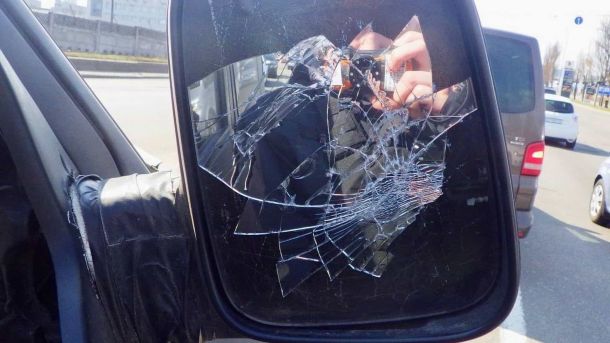 У Києві викрили підпільний цех фальшивого алкоголю: вилучили 45 тис. літрів спирту У Києві судитимуть пасажира BMW: пограбував військового через «підрізання»