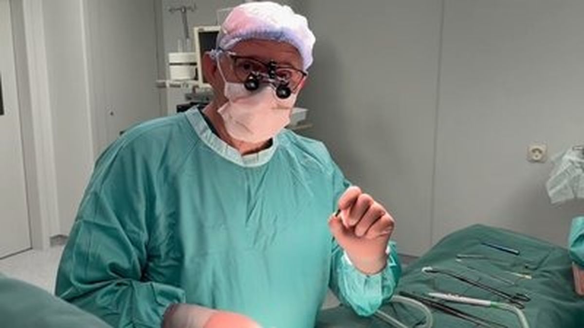 Жив із кулею в серці три роки в полоні: в Києві прооперували захисника «Азовсталі» Хірург тримає кулю, які дістати із серця пораненого українського військового