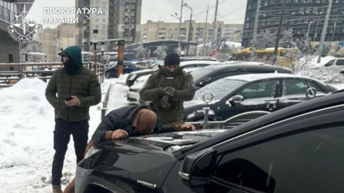 Двоє таксистів броварчан вимагали $21 000 за переправлення через кордон Двоє таксистів броварчан вимагали $21 000 за переправлення через кордон