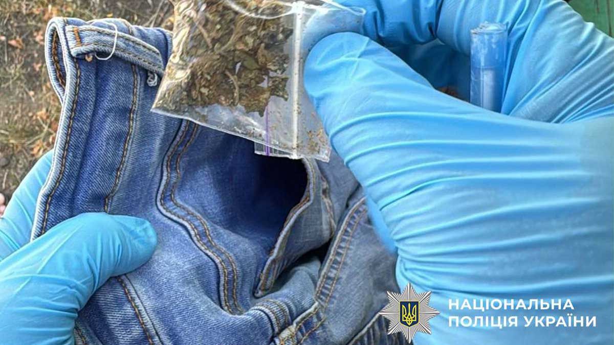 Секонд-хенд із наркотиками: у Києві викрили телеграм-дилера з Полтави Секонд-хенд із наркотиками: у Києві викрили телеграм-дилера з Полтави