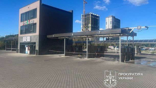 У Голосіївському парку знесуть ресторан «Хінкальня Кувшин»: прокуратура скасувала право власності Будівля автомийки LuxWash у житловому районі