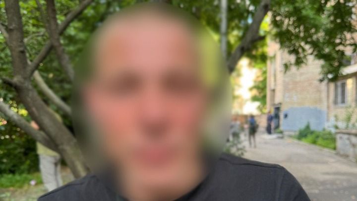 З пісочниці за ґрати: грабіж на дитячому майданчику у Подільському районі З пісочниці за ґрати: грабіж на дитячому майданчику у Подільському районі