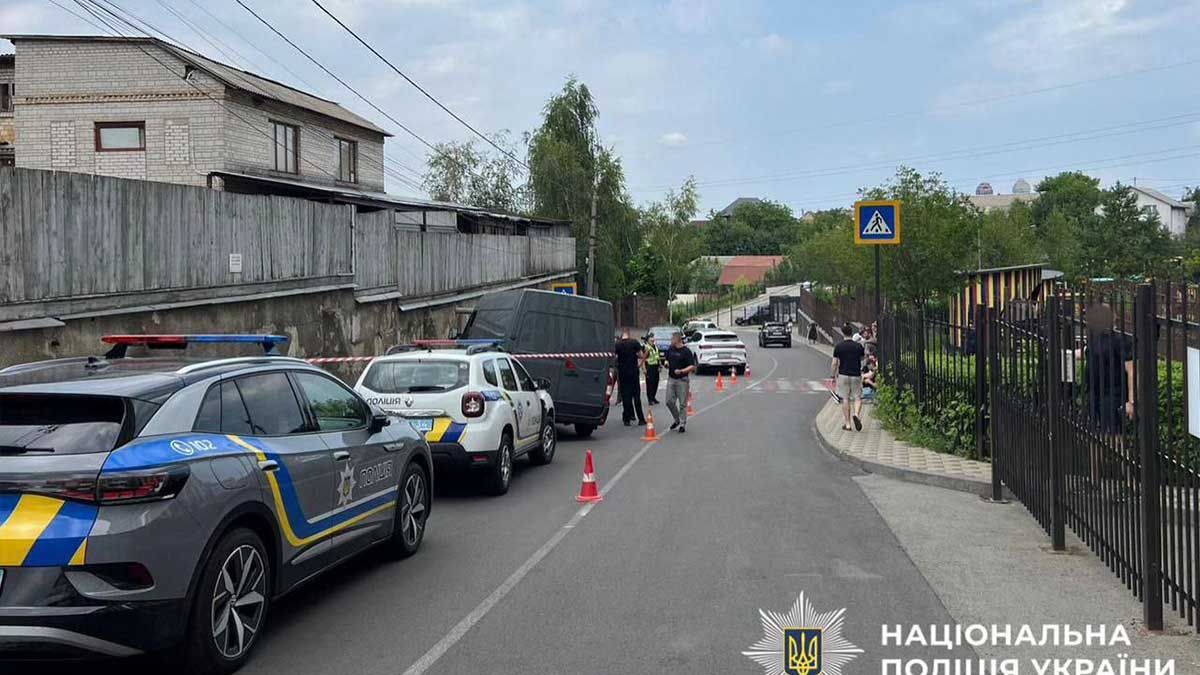 У Петропавлівській Борщагівці залишене авто наїхало на дитину: хлопчик загинув У Петропавлівській Борщагівці залишене авто наїхало на дитину: хлопчик загинув