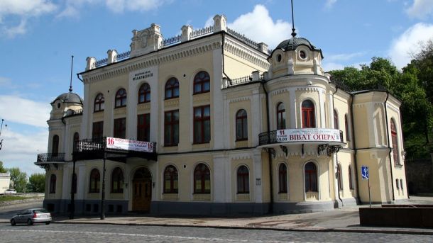 «Маніяк» з Оболоні виявився жінкою з синім волоссям: авторка поста дала пояснення «Маніяк» з Оболоні виявився жінкою з синім волоссям: авторка поста дала пояснення