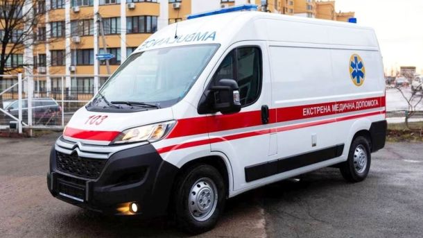 Стрілок з Голосієва отримав 4 роки в'язниці за поранення сусіда Автомобіль швидкої допомоги