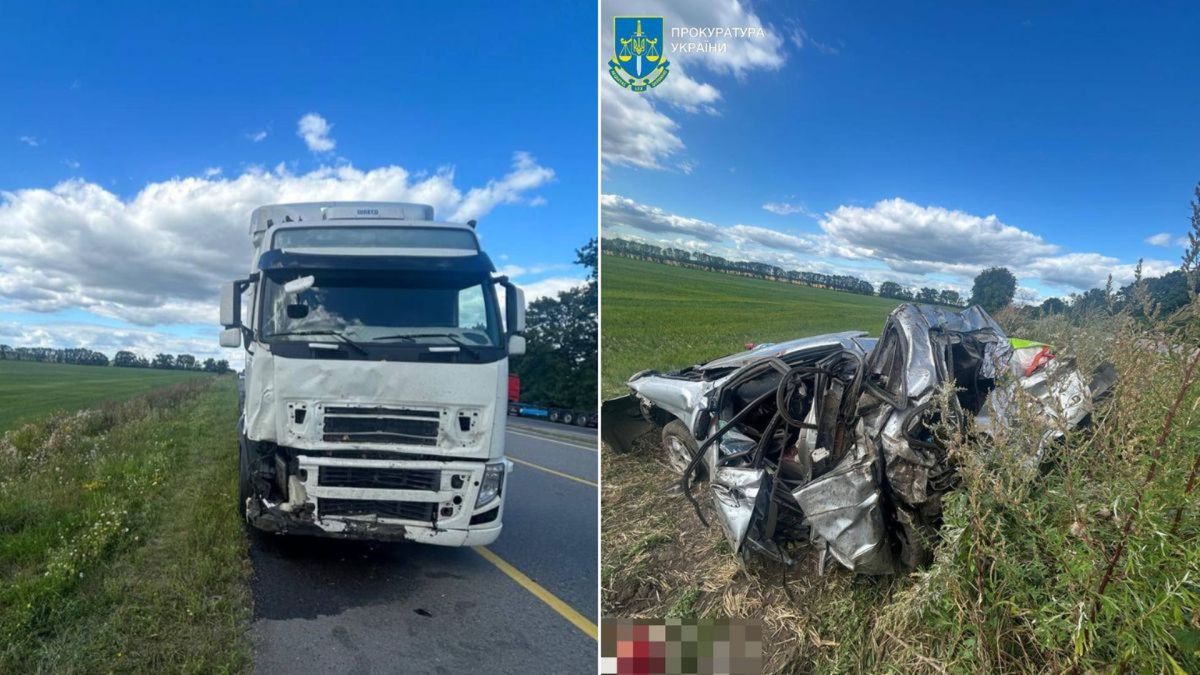 Київщина: водія фури судитимуть за ДТП, в якому загинули батьки й 10-річна дитина зліва біла вантажівка з пошкодженим переднім бампером, справа — сильно зім’ятий сріблястий легковик, що злетів у кювет