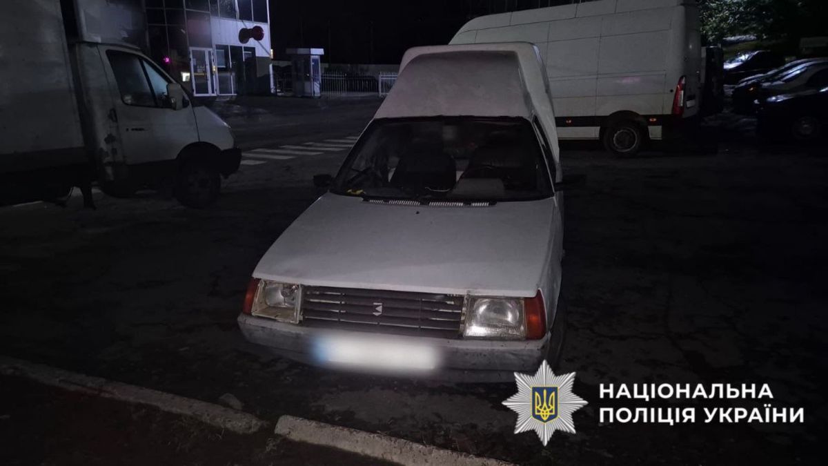 П'яний водій збив пішохода в Обухові: відкрито справу Білий автомобіль ВАЗ, який збив пенсіонера в Обухові