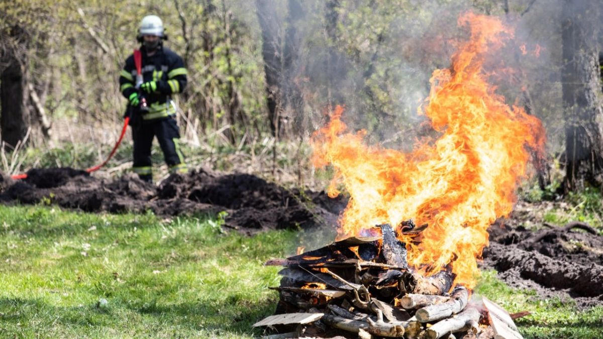 Київщина у вогненій зоні: надзвичайна пожежна небезпека 12–14 липня Київщина у вогненій зоні: надзвичайна пожежна небезпека 12–14 липня