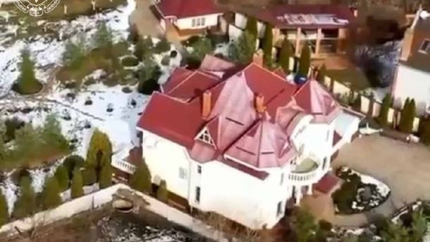 Колишнього нардепа судитимуть за захоплення землі біля Дніпра в Києві Прибережна захисна смуга Дніпра у Дніпровському районі Києва, де колишній нардеп захопив понад 0,3 га землі та збудував будинок