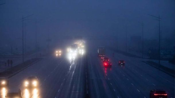 Туман на Київщині 19 грудня: видимість 200-500 метрів Туман на дорозі