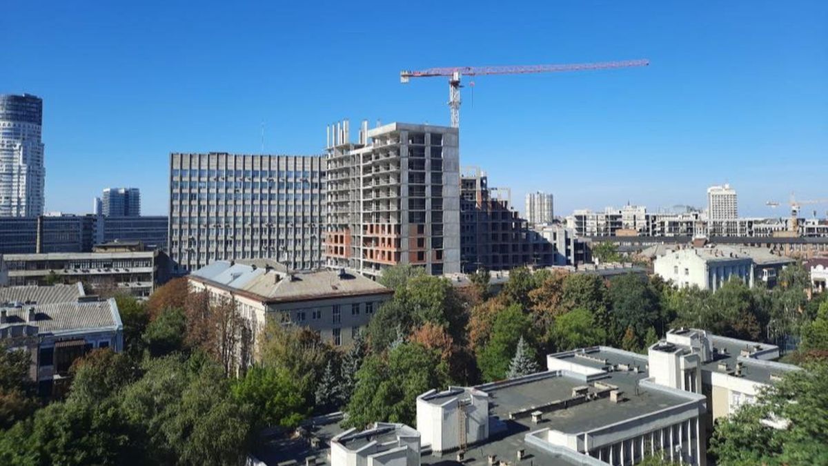 У Києві зупинили скандальне будівництво ЖК Arsenal House біля заводу «Арсенал» Будівництво нового житлового комплексу в центрі міста з використанням баштового крану
