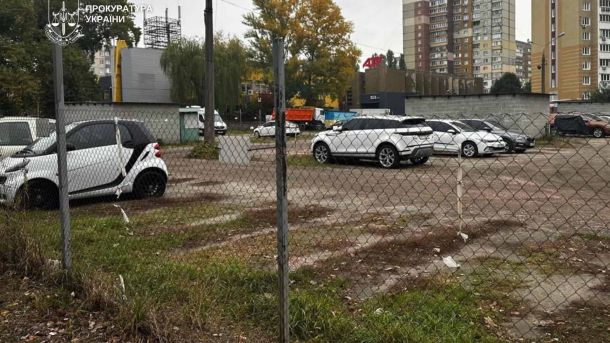 Смертельна ДТП у Печерському районі: загинув пішохід Суд зобов'язав знести самочинні будівлі на вулиці Гонгадзе у Подільському районі та припинив оренду ділянки 0,6 га вартістю понад 20 млн грн
