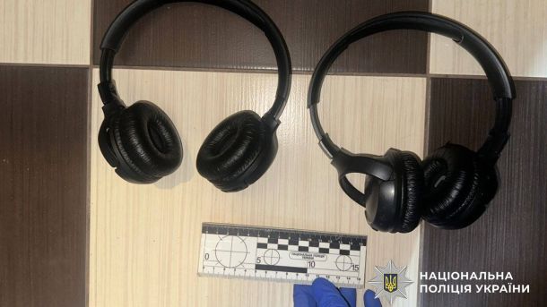Смертельна бійка у Вишгородському районі: подробиці Навушники лежать на столі