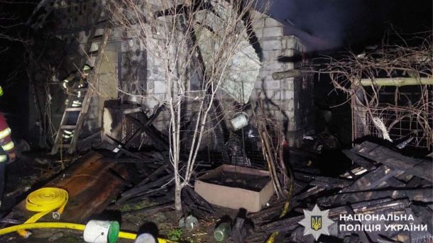 На Борщагівці затор через ДТП на вулиці Симиренка: рух ускладнений Понищений вогнем будинок