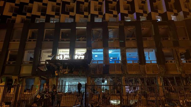 У Києва кількість постраждалих зросла до восьми, на Подолі розгорнули штаби допомоги (фото, відео) У Києва кількість постраждалих зросла до восьми, на Подолі розгорнули штаби допомоги (фото, відео)