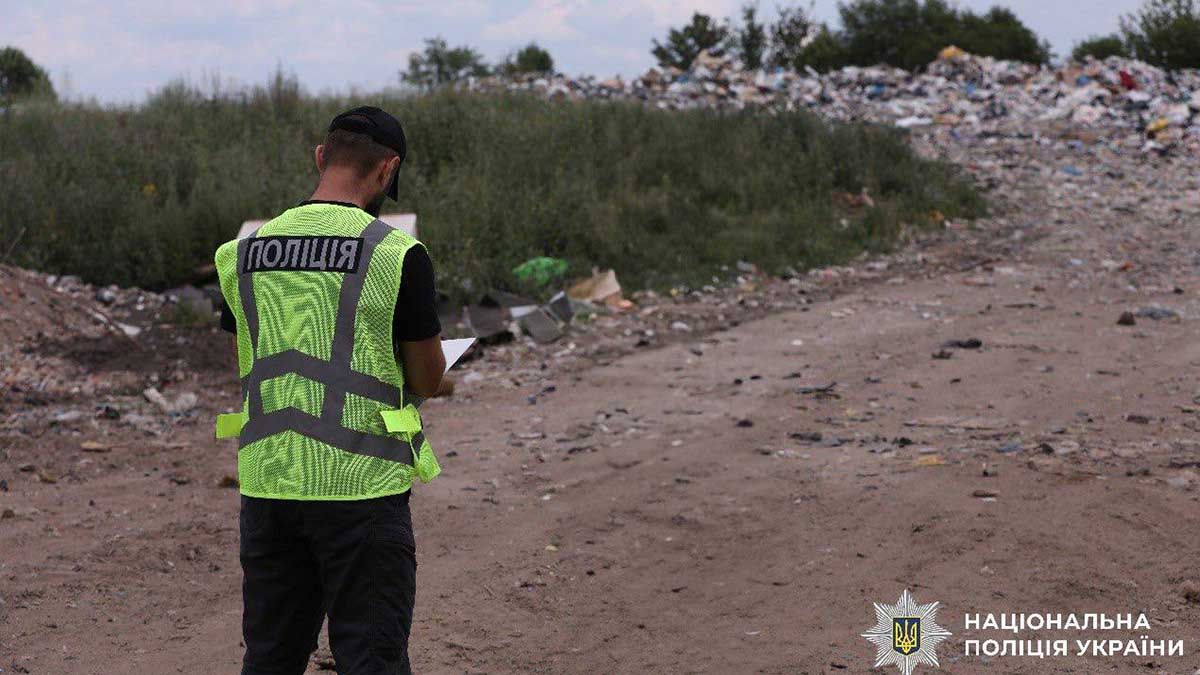 На Київщині викрили посадовців, які організували нелегальне сміттєзвалище всупереч забороні суду На Київщині викрили посадовців, які організували нелегальне сміттєзвалище всупереч забороні суду