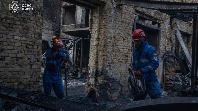 У Києві розібрали завали після ракетного удару Росії: 1920 тонн сміття У Києві розібрали завали після ракетного удару Росії: 1920 тонн сміття