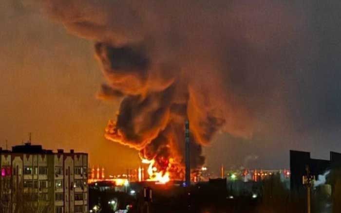 Українські дрони атакували 11 регіонів Росії — Київ визнає рейд у Бєлгород, Росія почала весняний наступ Українські дрони атакували 11 регіонів Росії — Київ визнає рейд у Бєлгород, Росія почала весняний наступ