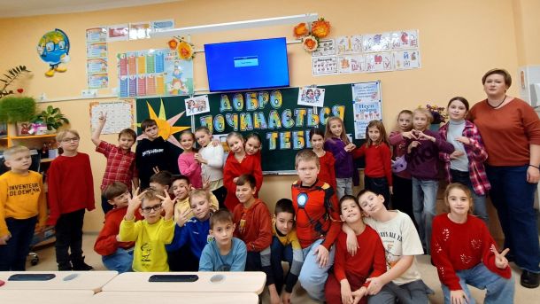 Гостомель безоплатно видає сміттєві баки: кому і як отримати Діти в школі