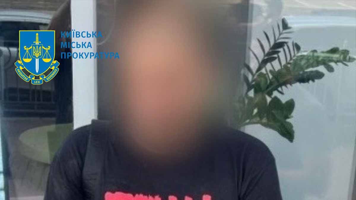 Керівник київського ринку арештований за хабар у 25 тисяч доларів Керівник київського ринку арештований за хабар у 25 тисяч доларів