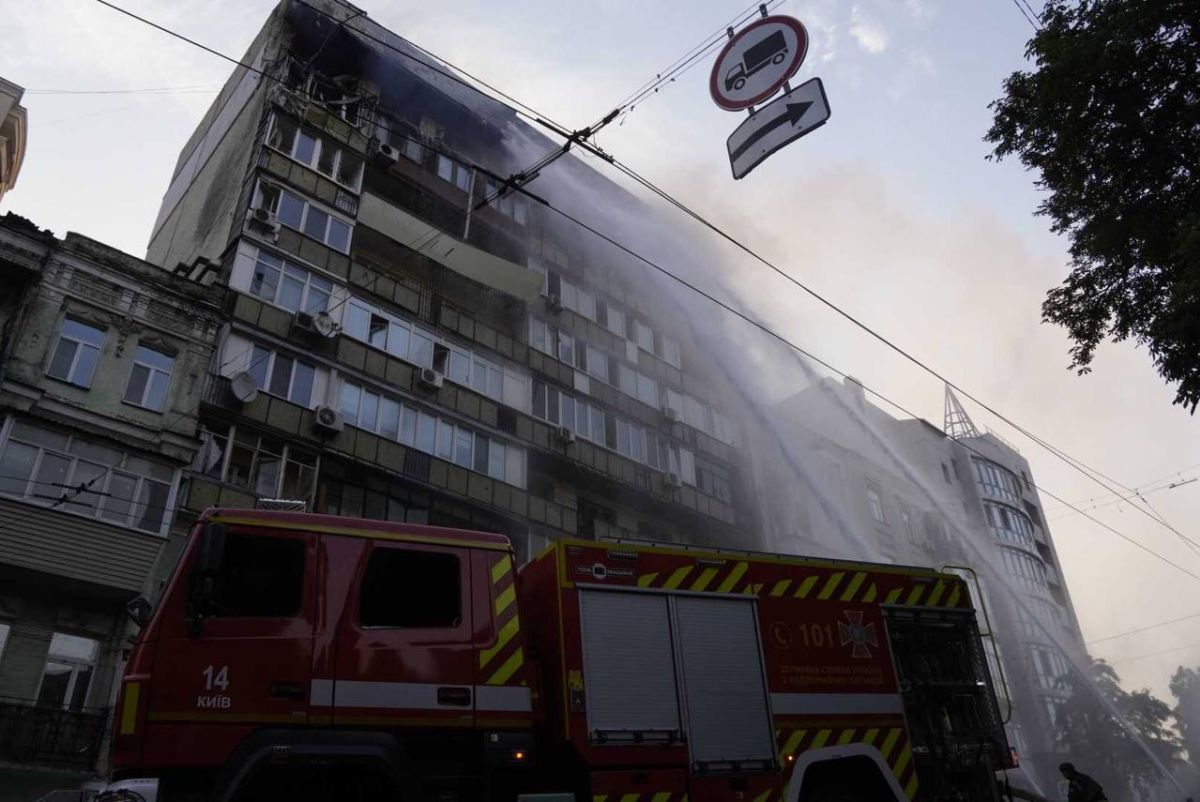 Масована атака на Київ: Росія випустила до 500 дронів і десятки ракет Масована атака на Київ: Росія випустила до 500 дронів і десятки ракет