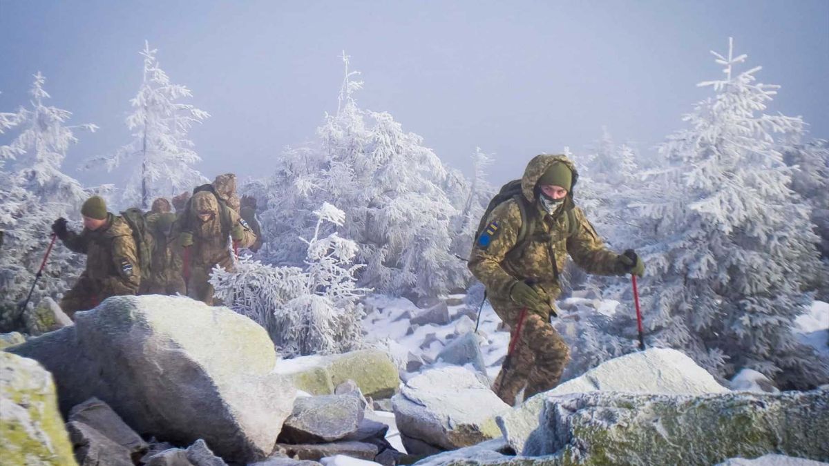 Втрати РФ на 16 лютого: 1 180 окупантів та 601 дрон Українські військові у гірській місцевості