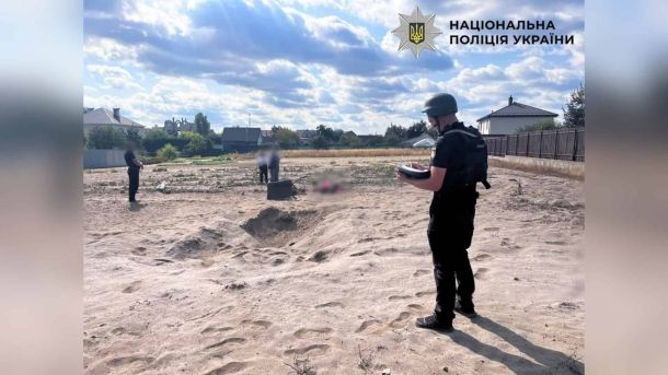 Тролейбуси №16 і №35 змінять маршрут 13 вересня через асфальтування на Іллєнка Поліцейські документують наслідки ракетної атаки РФ у Вишгородському районі Київщини, де загинула 60-річна жінка