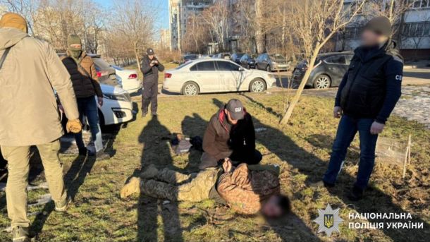 ДБР викрило правоохоронців, які намагалися продати квартиру померлого у Києві Поліція Київщини затримала ексначальника відділу мобілізації РТЦК, який вимагав $4500 за ухилення від призову
