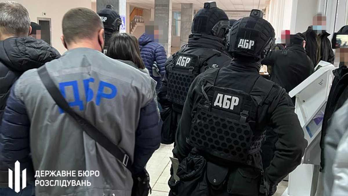 Скандал на Київщині — військовим постачали неякісні аптечки, фігурантам загрожує до 8 років ув’язнення Скандал на Київщині — військовим постачали неякісні аптечки, фігурантам загрожує до 8 років ув’язнення