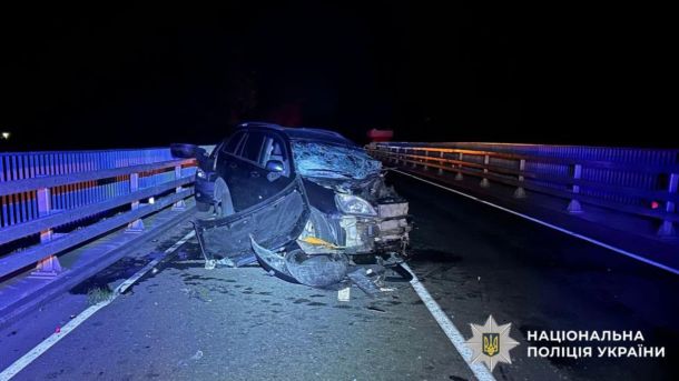На Стеценка BMW виїхав на зустрічну смугу, 19-річна пасажирка загинула На Стеценка BMW виїхав на зустрічну смугу, 19-річна пасажирка загинула