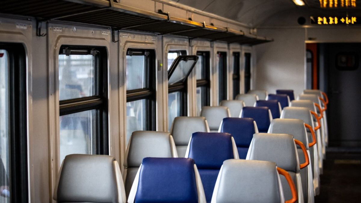 У Києві запустили 13 шатлів між Дарницею та Видубичами У Києві запустили 13 шатлів між Дарницею та Видубичами