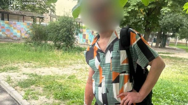 Україна вшановує пам'ять захисників, загиблих в Оленівці Обгорілий автомобіль BMW X5 після підпалу в Подільському районі Києва — 36-річний підозрюваний розбив скло молотком і підпалив салон