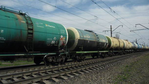 Київтеплоенерго усуває аварію на Голосіївському: 9 будинків без тепла Вагони-цистерни на Укрзалізниці.
