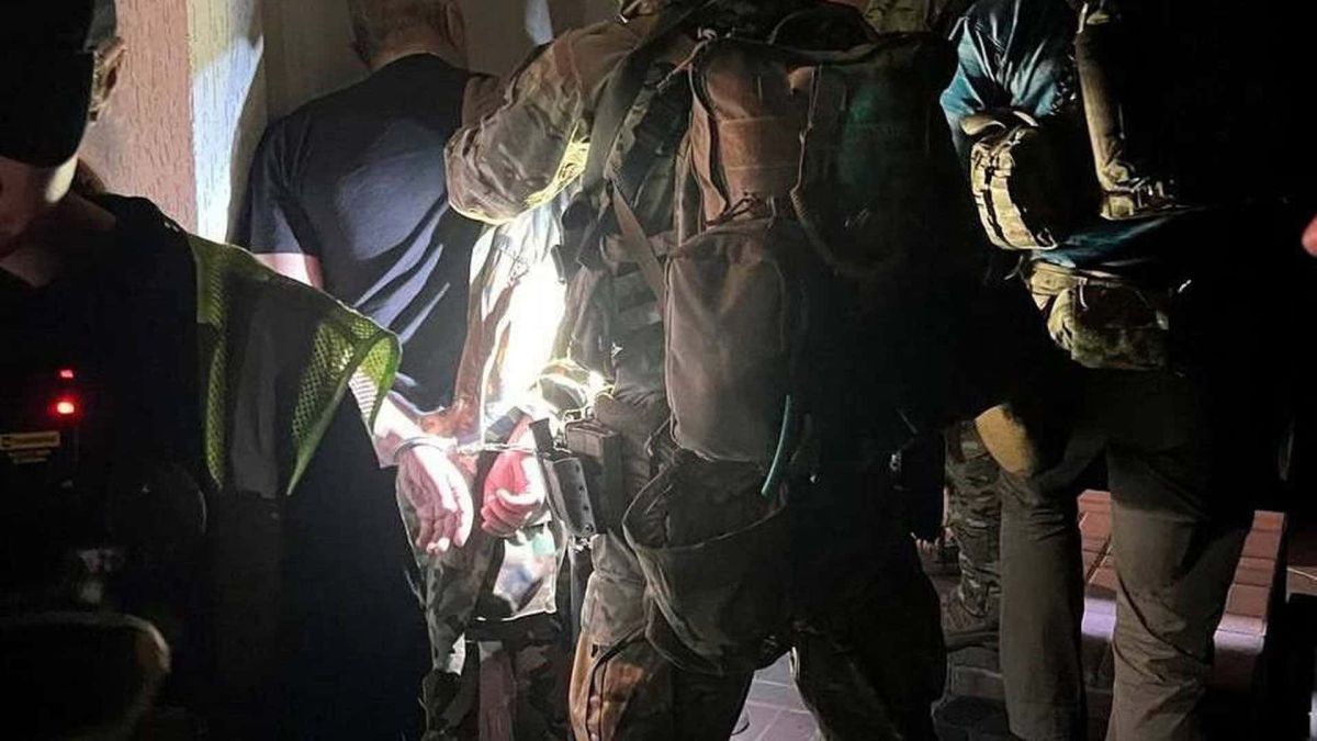Стрілянина в Оболонському районі: водія поранили через дорожній конфлікт Стрілянина в Оболонському районі: водія поранили через дорожній конфлікт