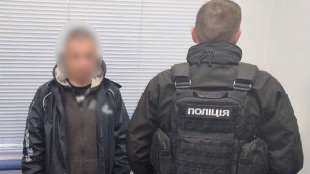 Таксі можуть дозволити вночі: у Києві готують рішення Підозрюваний біля поліцейського