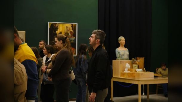 Pop Up і «Леся Квартиринка» перенесені через безпекову ситуацію Відвідувачі Національного художнього музею України NAMU оглядають живопис і скульптуру на виставці у Києві у травні 2026 року