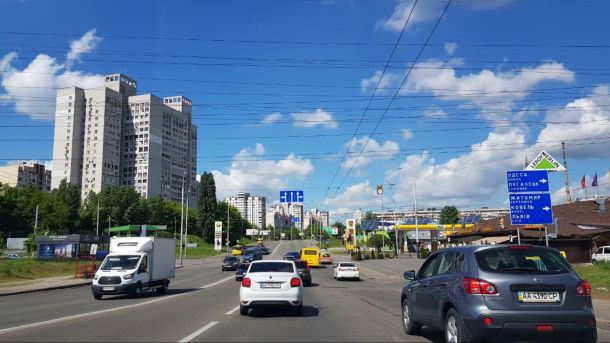 Понад 1 кг наркотиків: у Києві судитимуть пару за збут психотропних речовин Вулиця Полярна на Мінському масиві Оболонського району Києва, де у 2027 році запланований капітальний ремонт