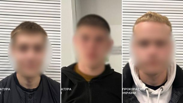 Сьогодні суд розглядає позов щодо охоронних зон Музею в Пирогові: прокуратура проти Мінкульту Троє затриманих хлопців, обличчя яких розмито