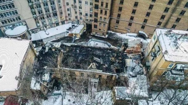 На Десні незаконно видобули 39 тисяч тонн піску: директору повідомили про підозру Аерофото зруйнованої садиби в центрі Києва між житловими будинками взимку — понівечений дах та стіни