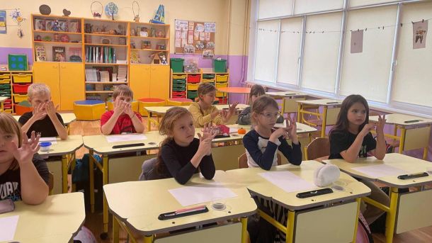 Майбутнє Житнього ринку обговорять 4 листопада у Києві Школярі сидять за партами