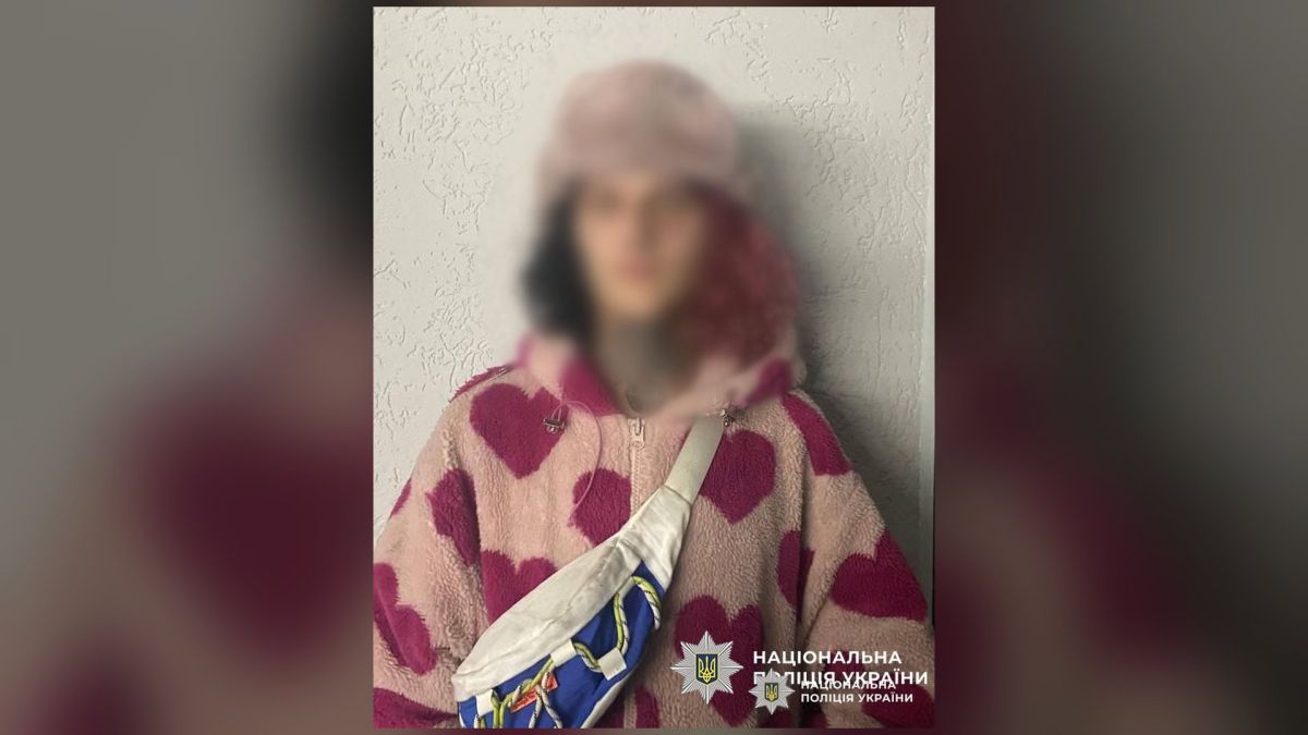 Хуліганство у трамваї: 25-річному киянину загрожує до 5 років Затриманий 25-річний киянин з барсеткою кольорів українського прапора підозрюваний у хуліганстві в салоні трамвая у Подільському районі